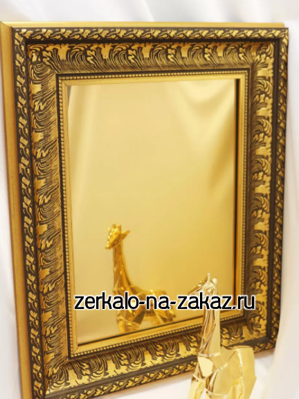 Золотое зеркало в багетной раме